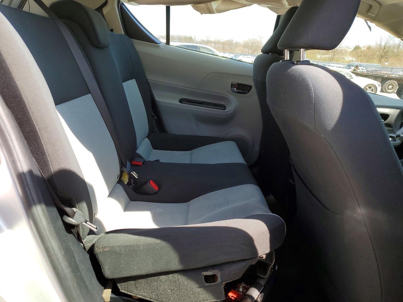 2012 TOYOTA PRIUS C THREE photo 19