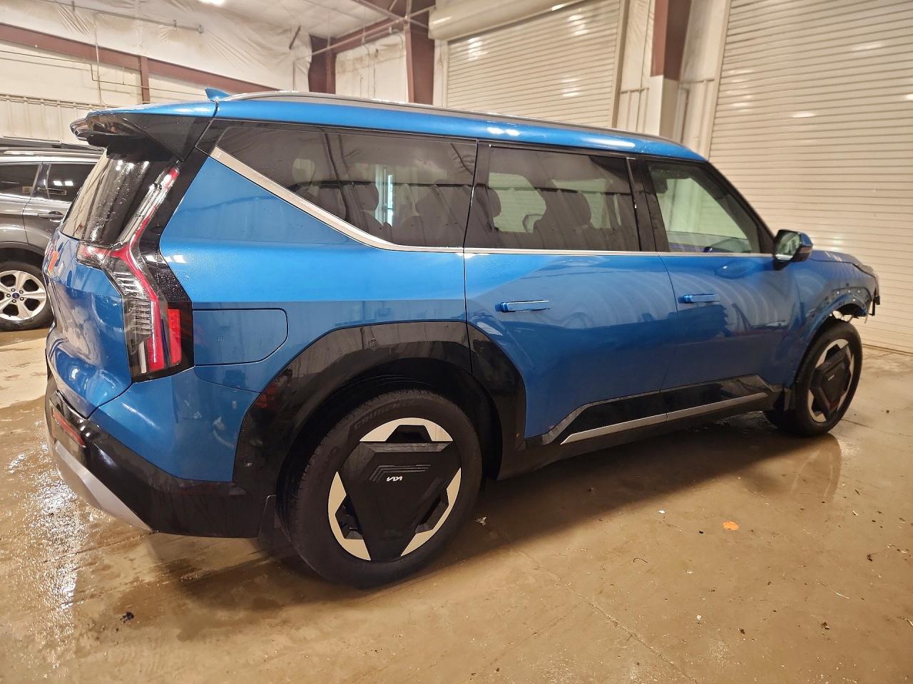2024 KIA EV9 LAND photo 3