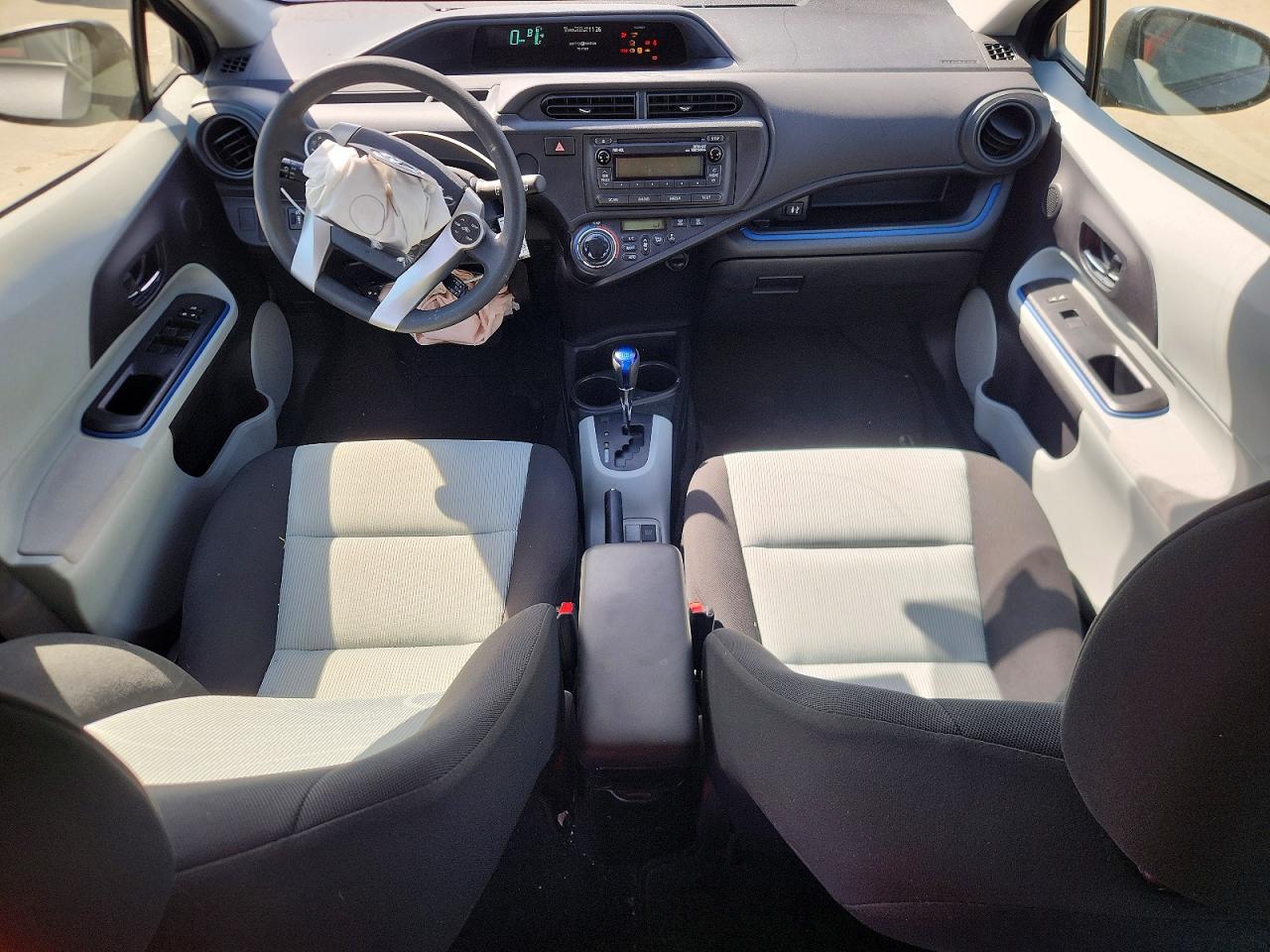 2013 TOYOTA PRIUS C TWO photo 22