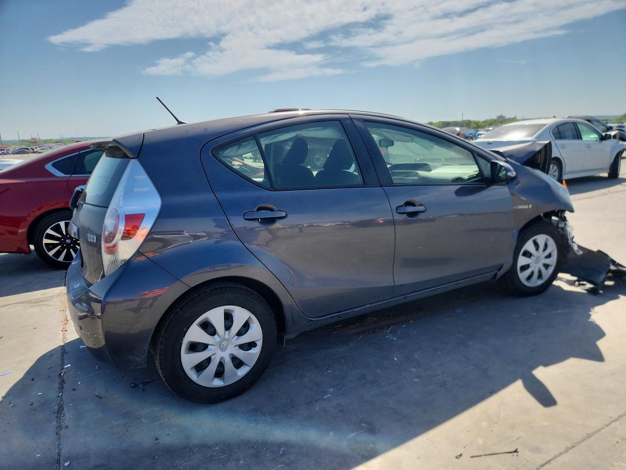 2013 TOYOTA PRIUS C TWO photo 7