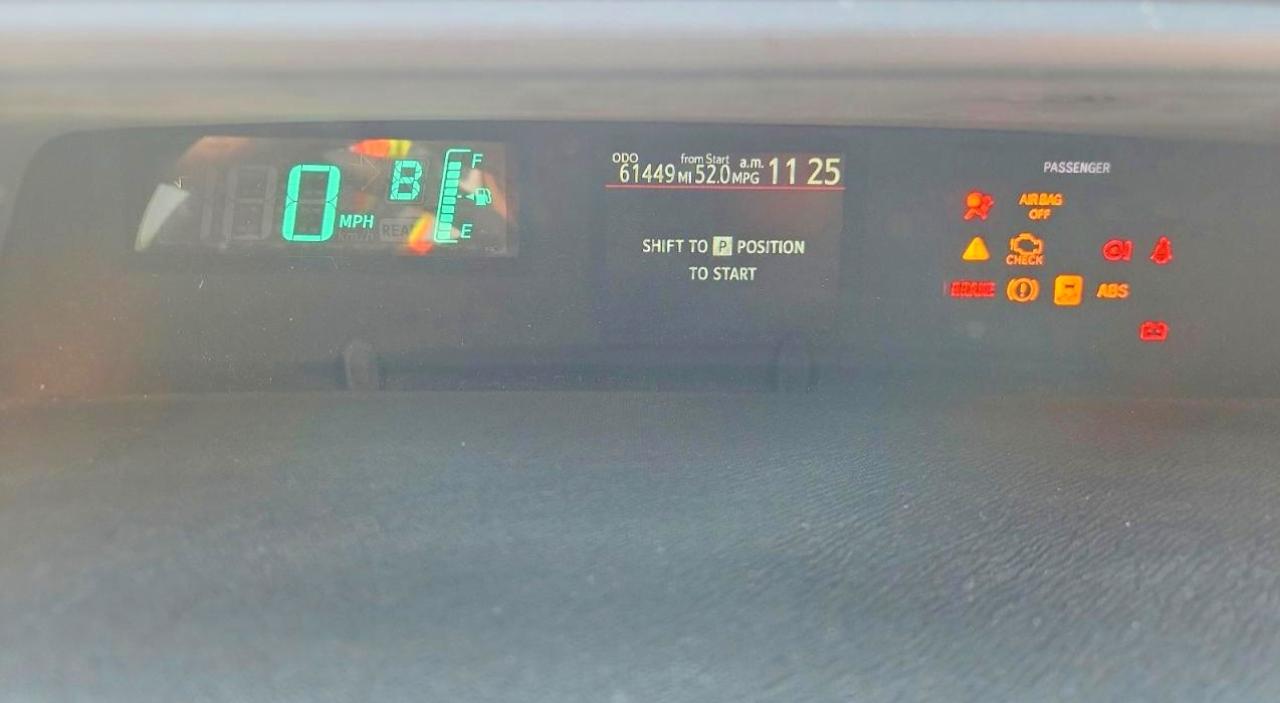 2013 TOYOTA PRIUS C TWO photo 25