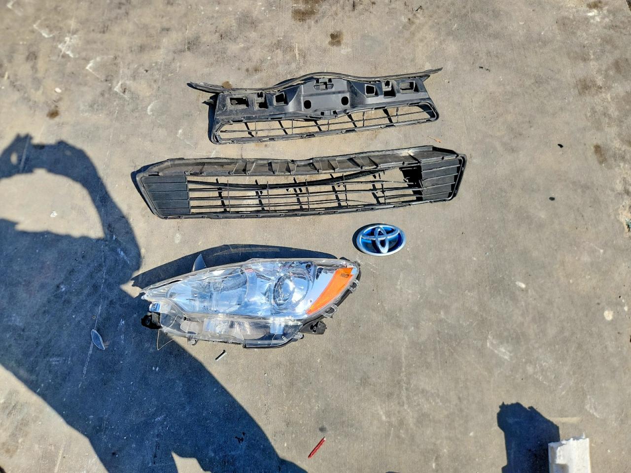 2013 TOYOTA PRIUS C TWO photo 34