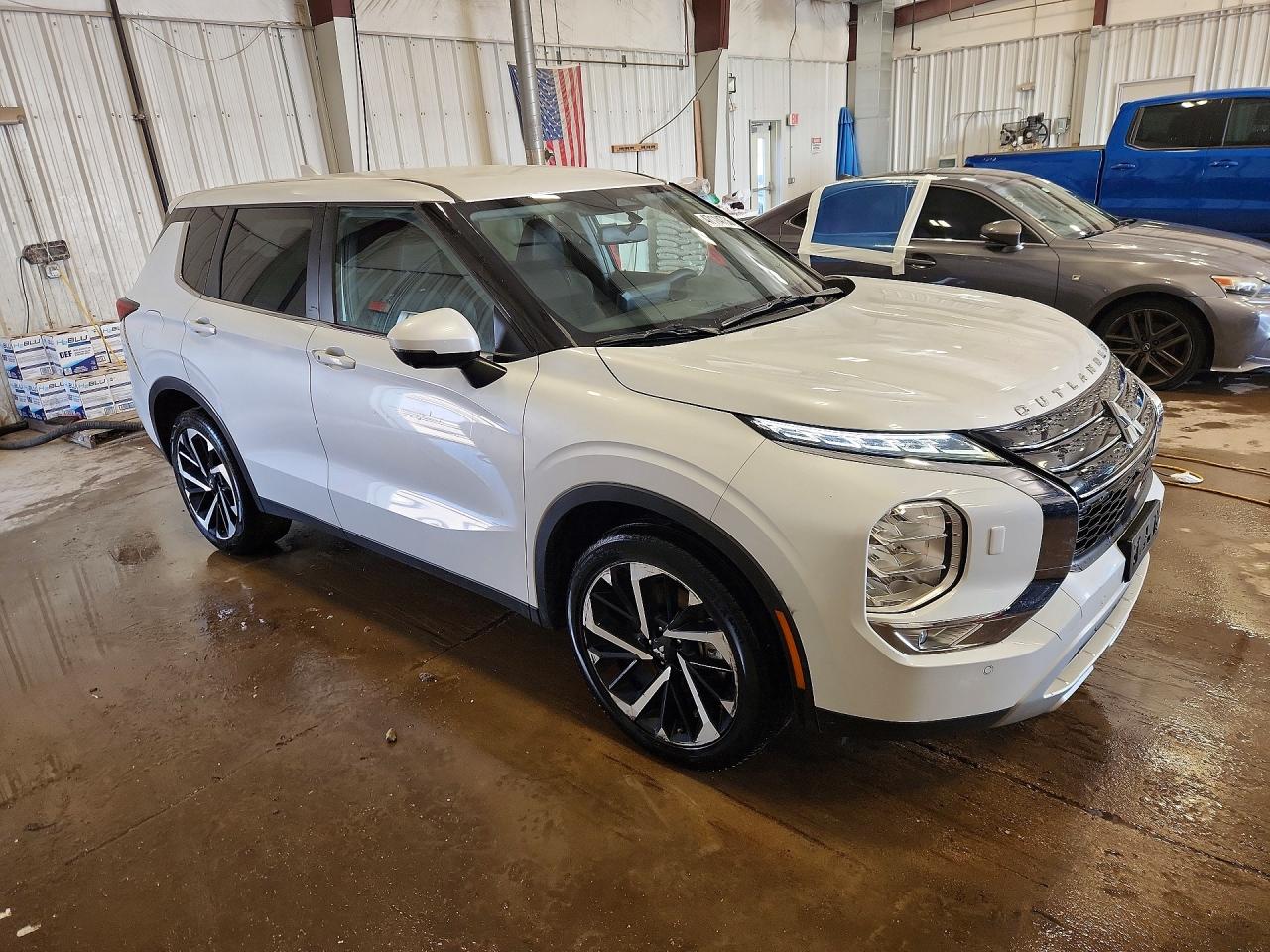 2024 MITSUBISHI OUTLANDER SE photo 4
