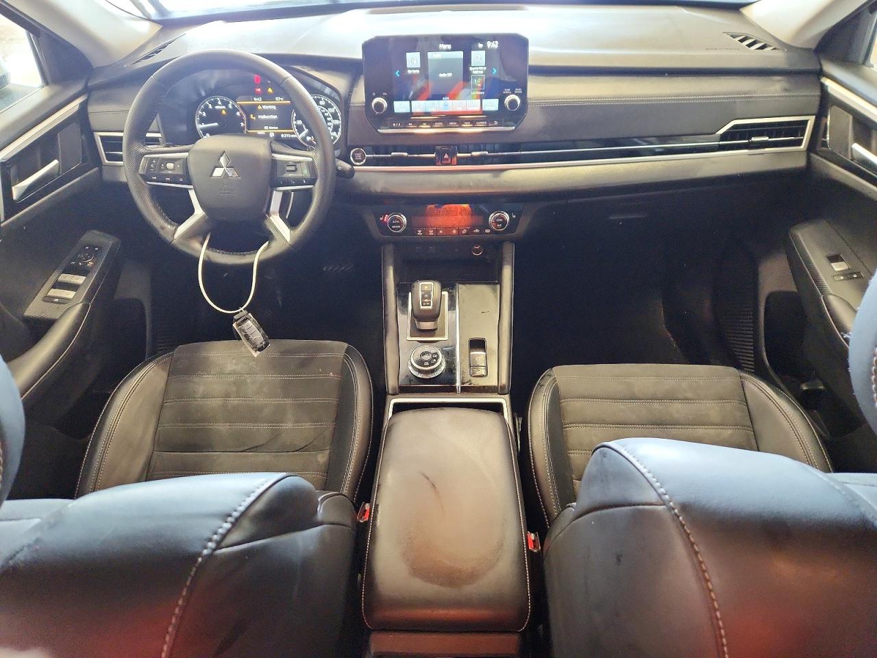 2024 MITSUBISHI OUTLANDER SE photo 8