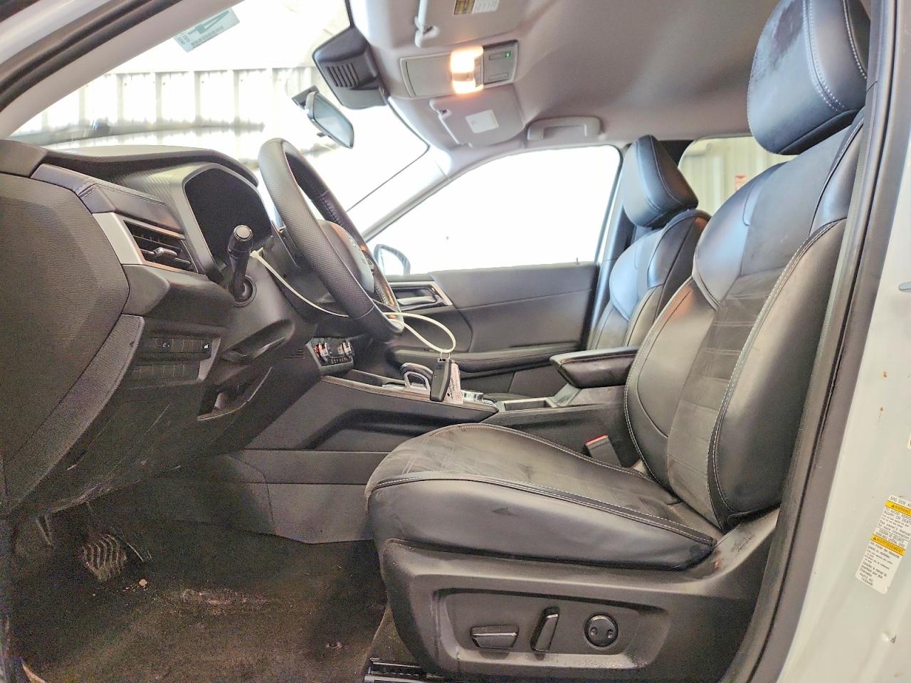 2024 MITSUBISHI OUTLANDER SE photo 7