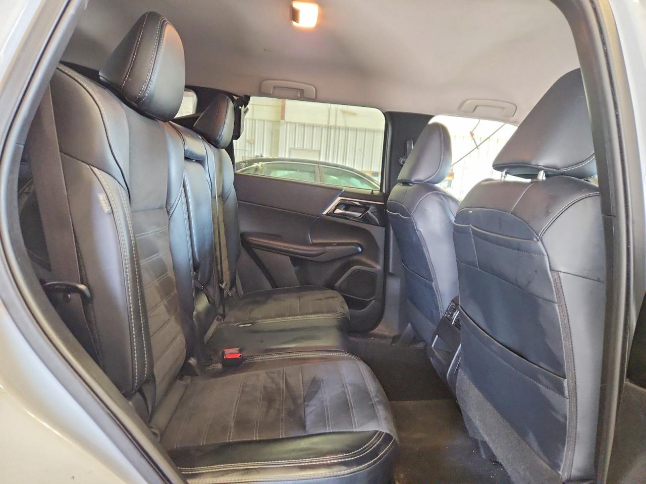 2024 MITSUBISHI OUTLANDER SE photo 11
