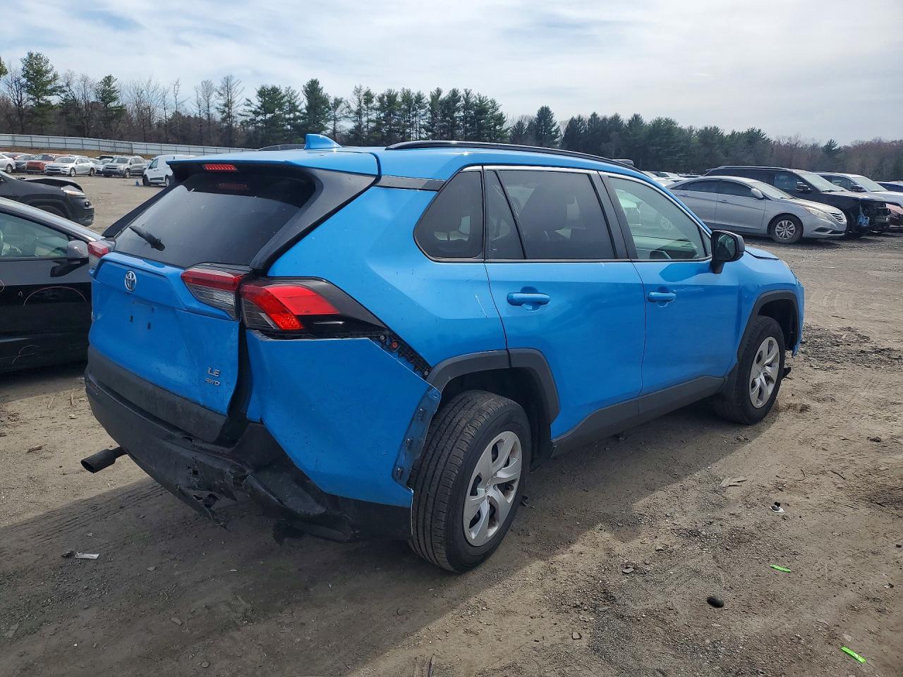 2019 TOYOTA RAV4 LE photo 5