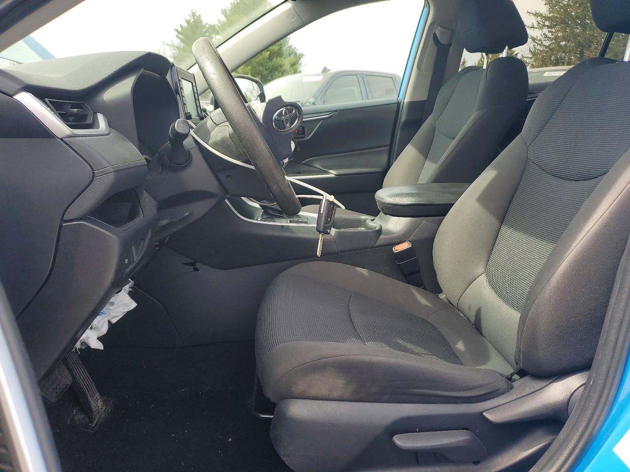 2019 TOYOTA RAV4 LE photo 13