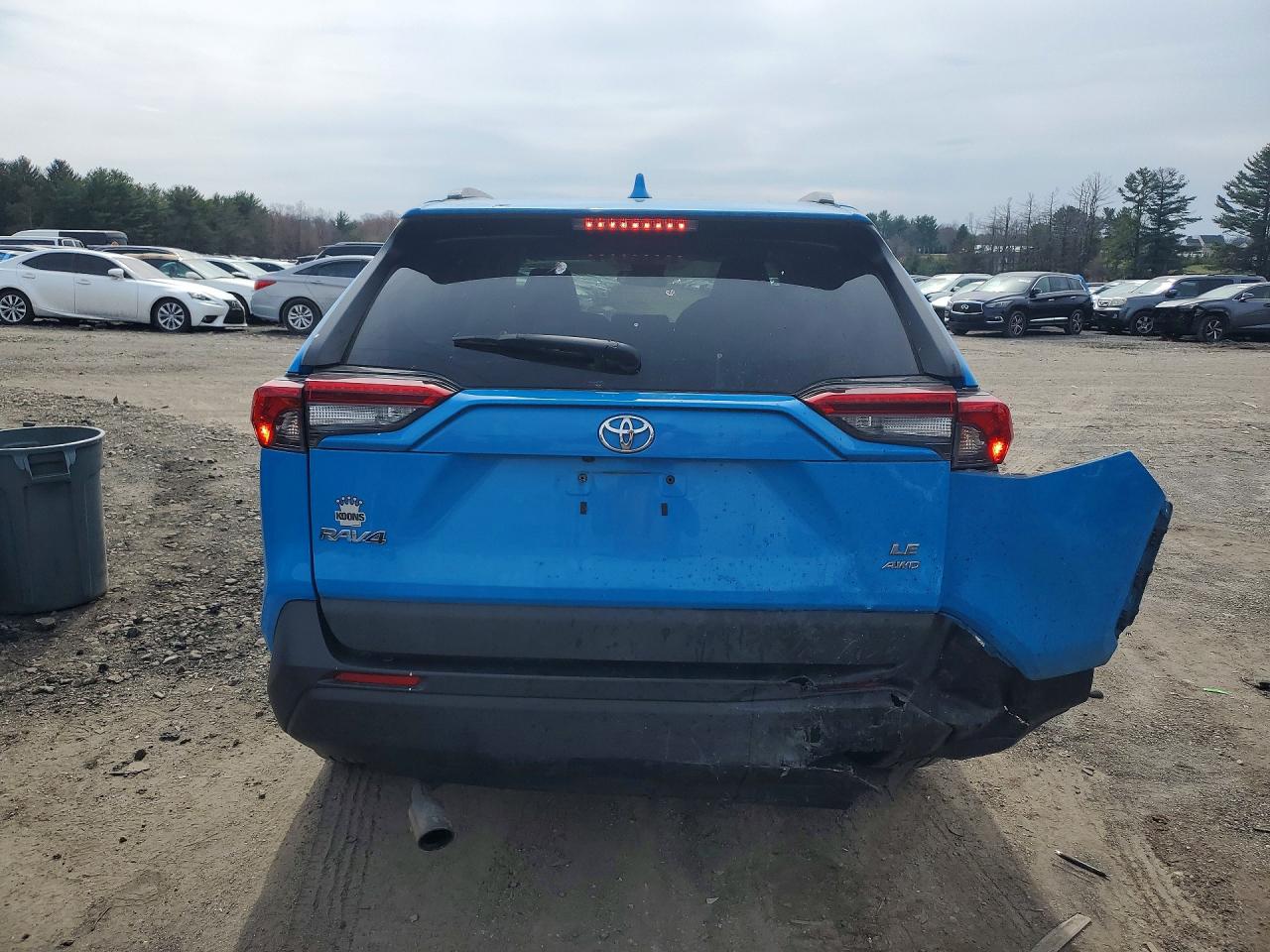 2019 TOYOTA RAV4 LE photo 11