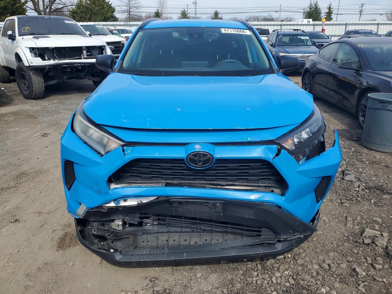 2019 TOYOTA RAV4 LE photo 9