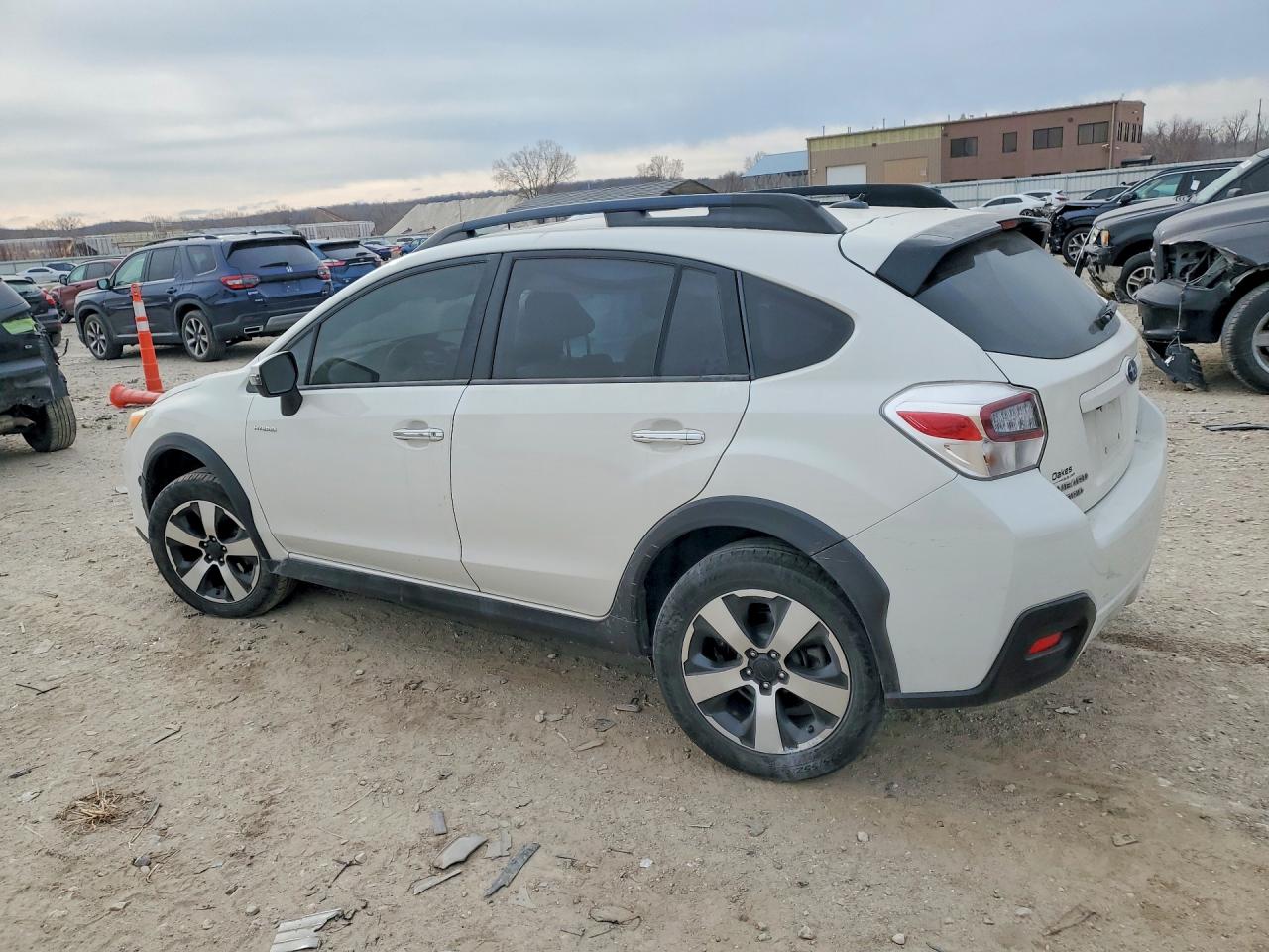 2015 SUBARU XV CROSSTREK 2.0I HYBRID TOURING photo 2