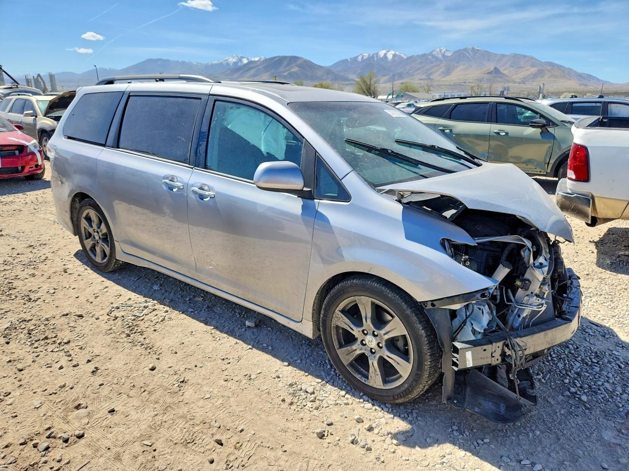 2017 TOYOTA SIENNA SE PREMIUM 8-PASSENGER photo 10