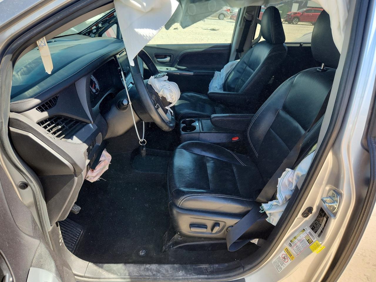 2017 TOYOTA SIENNA SE PREMIUM 8-PASSENGER photo 19