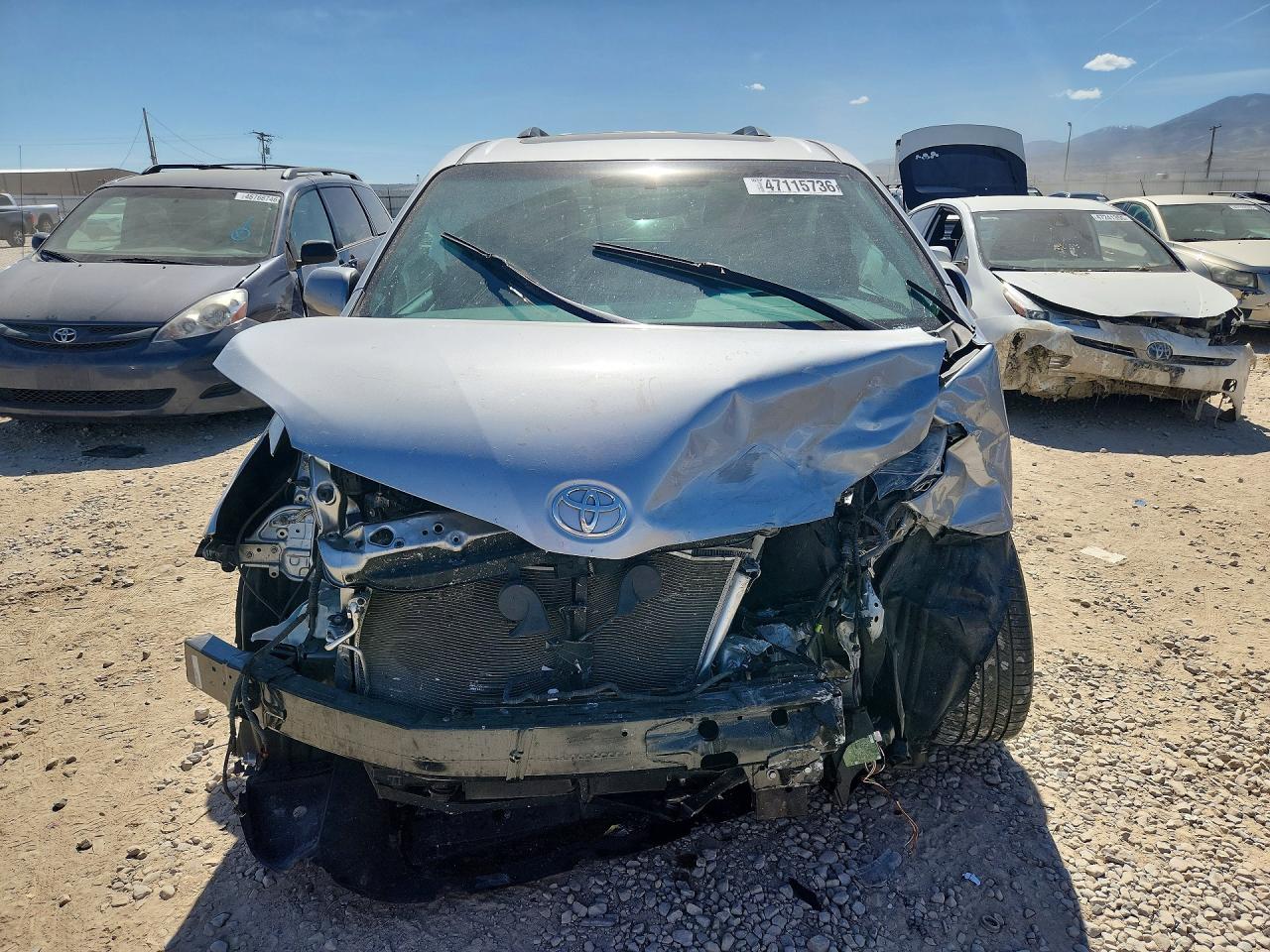 2017 TOYOTA SIENNA SE PREMIUM 8-PASSENGER photo 13