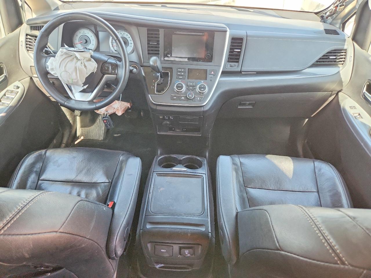 2017 TOYOTA SIENNA SE PREMIUM 8-PASSENGER photo 22