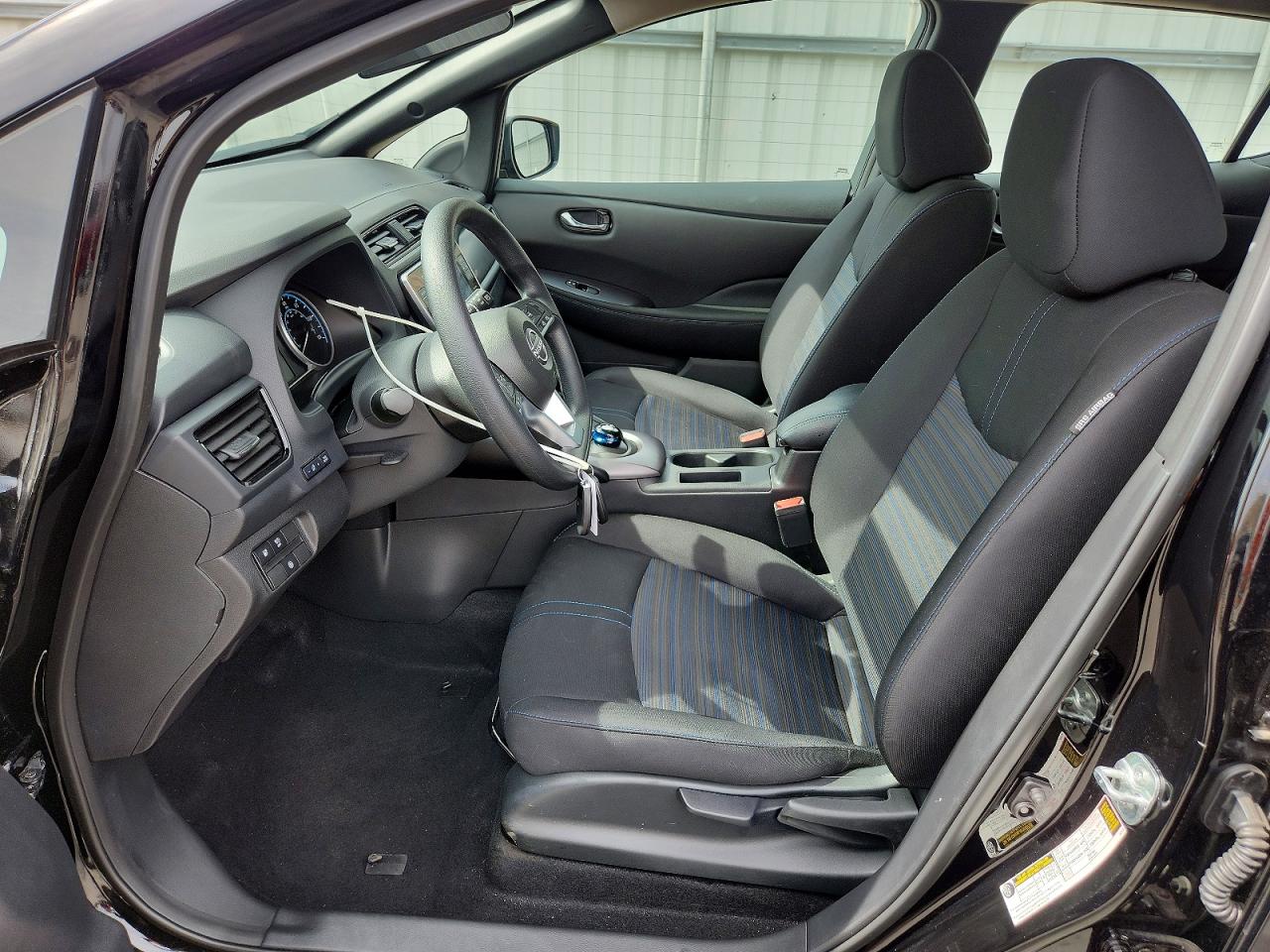 2025 NISSAN LEAF S photo 13