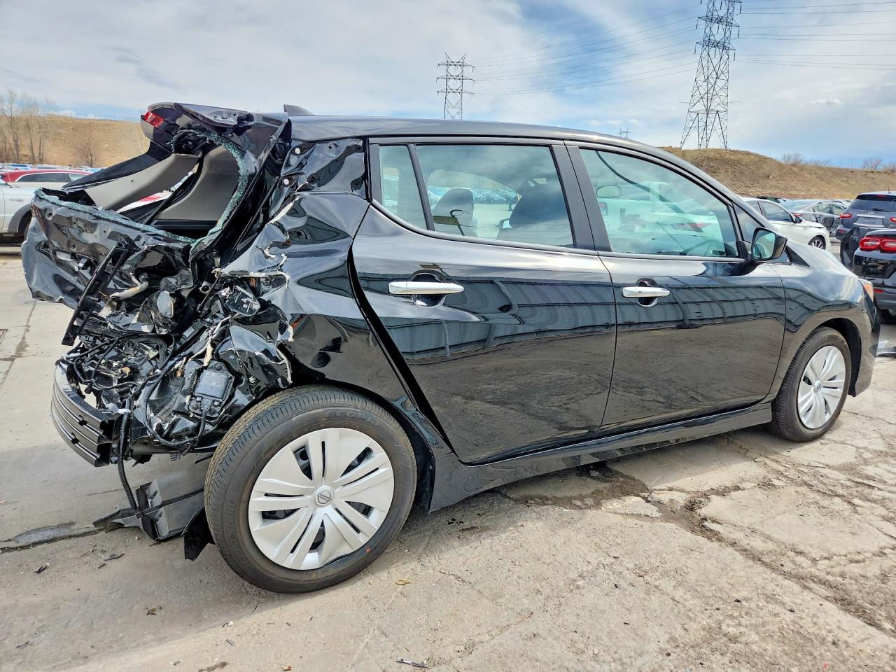 2025 NISSAN LEAF S photo 5