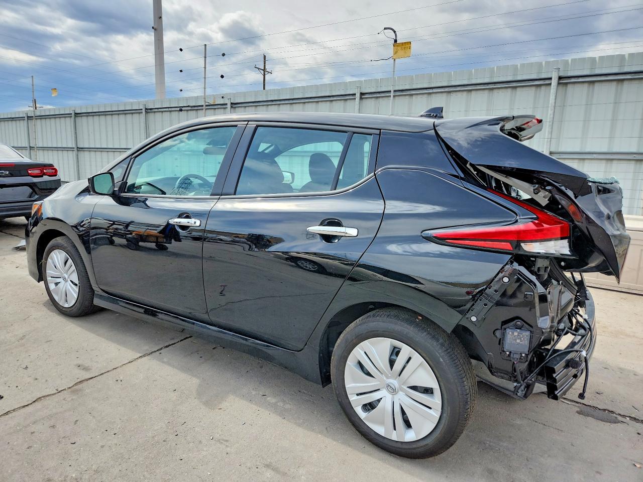 2025 NISSAN LEAF S photo 3