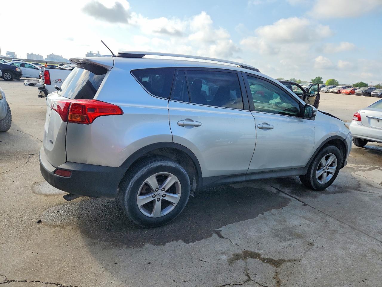 2013 TOYOTA RAV4 XLE photo 5