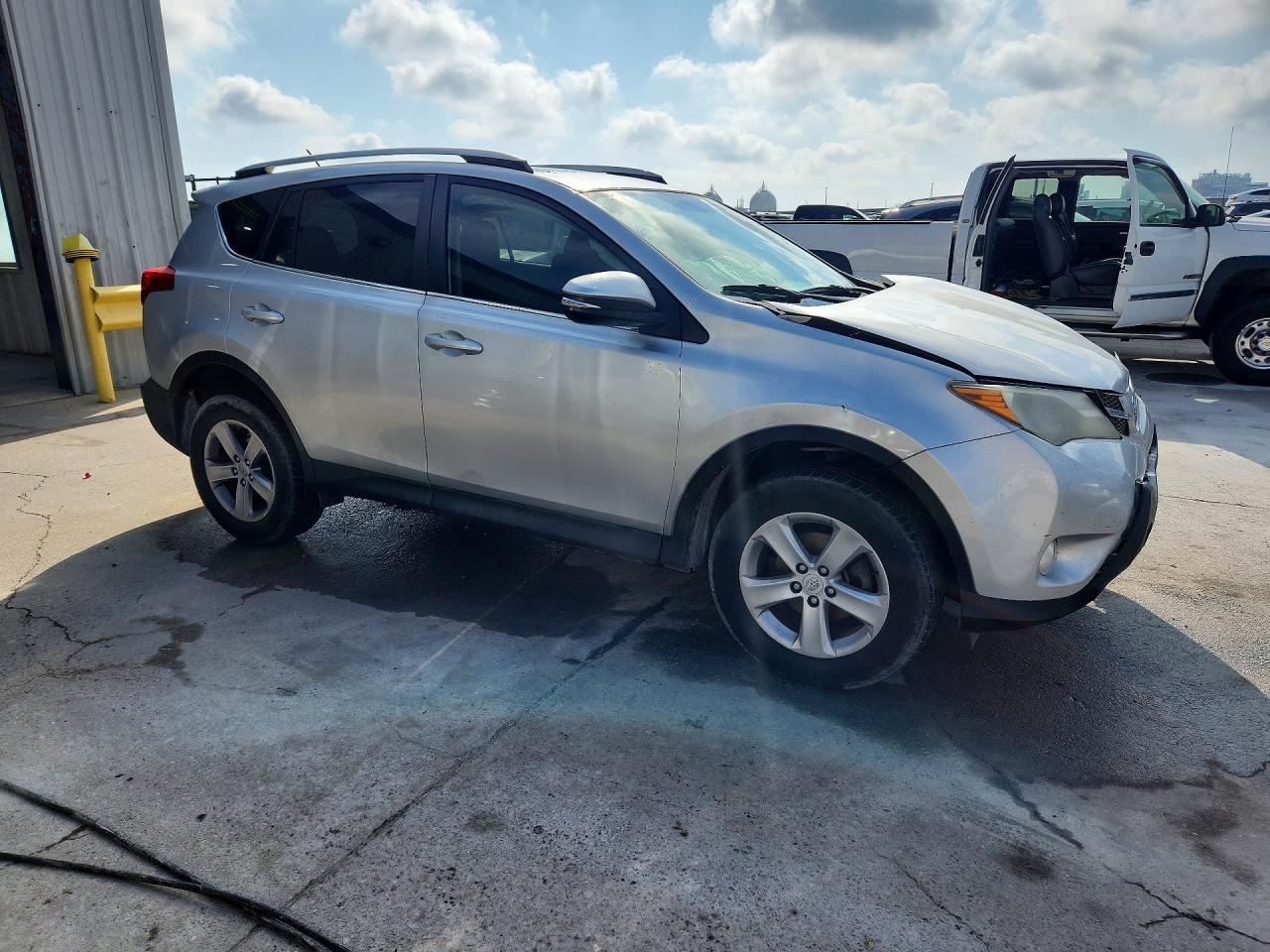 2013 TOYOTA RAV4 XLE photo 7