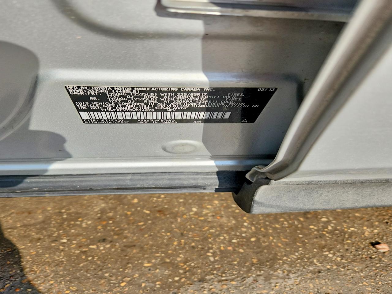 2013 TOYOTA RAV4 XLE photo 25