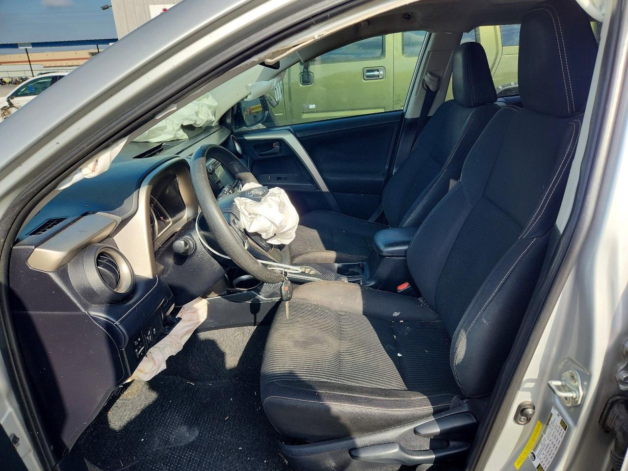 2013 TOYOTA RAV4 XLE photo 13