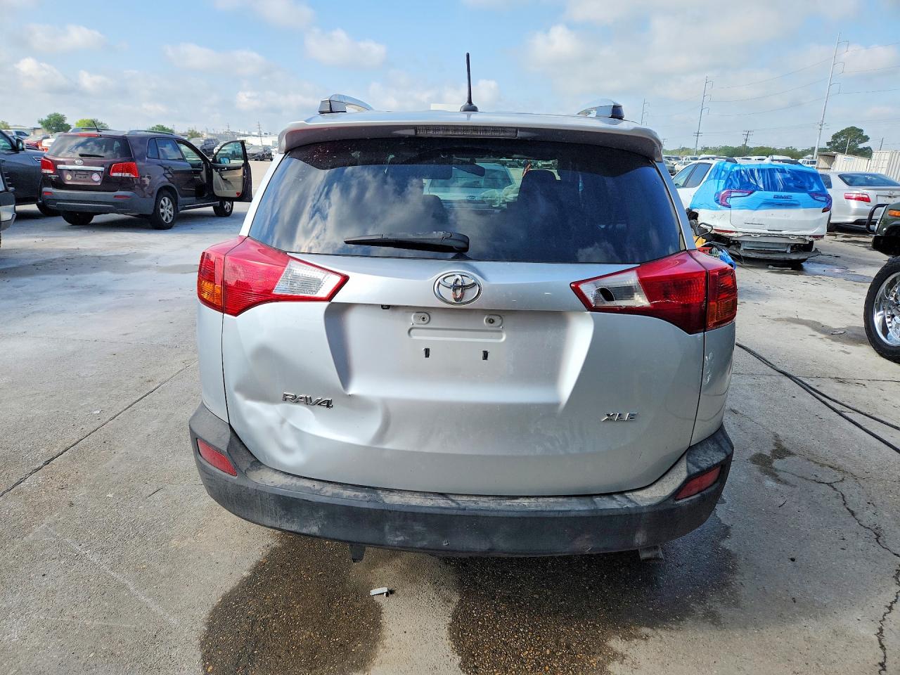 2013 TOYOTA RAV4 XLE photo 11