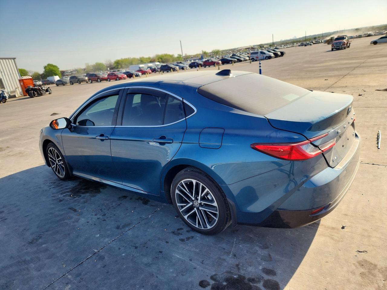 2025 TOYOTA CAMRY XLE photo 3