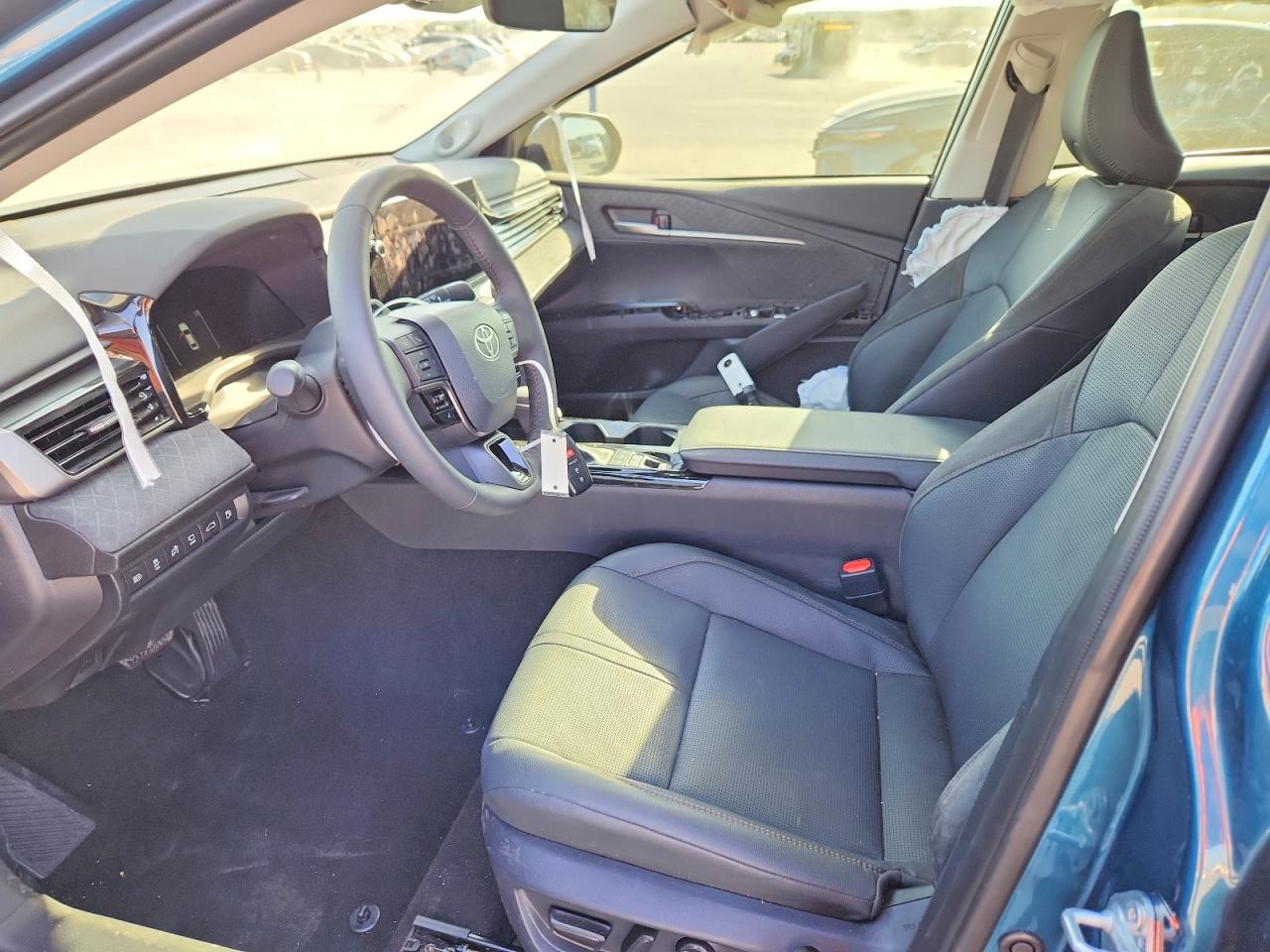 2025 TOYOTA CAMRY XLE photo 13