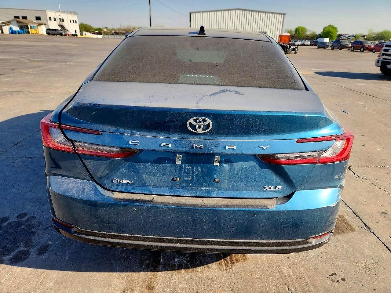 2025 TOYOTA CAMRY XLE photo 11