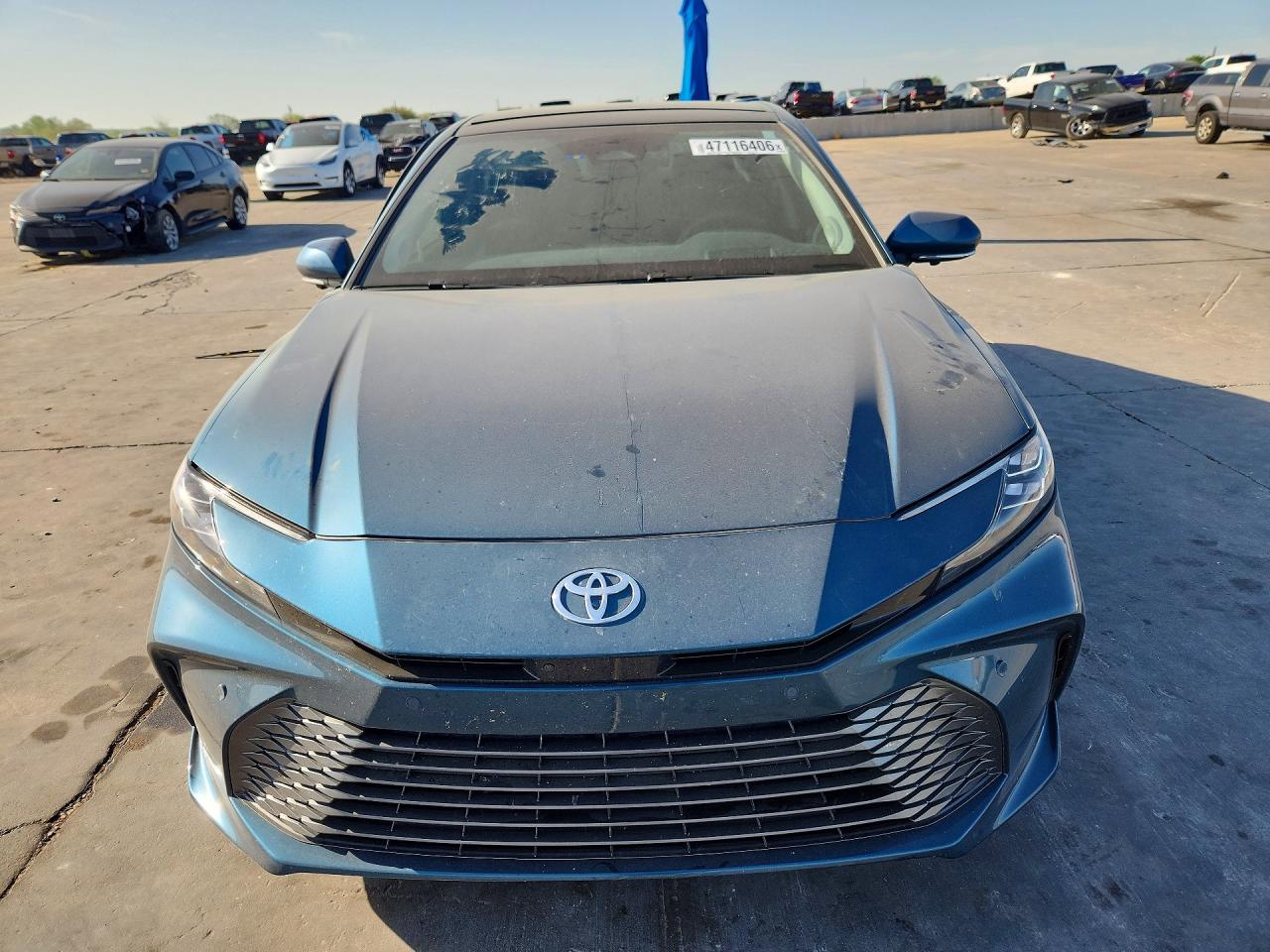 2025 TOYOTA CAMRY XLE photo 9