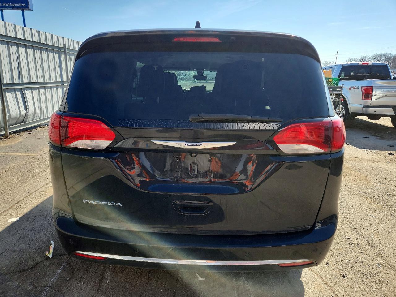 2019 CHRYSLER PACIFICA TOURING L photo 16