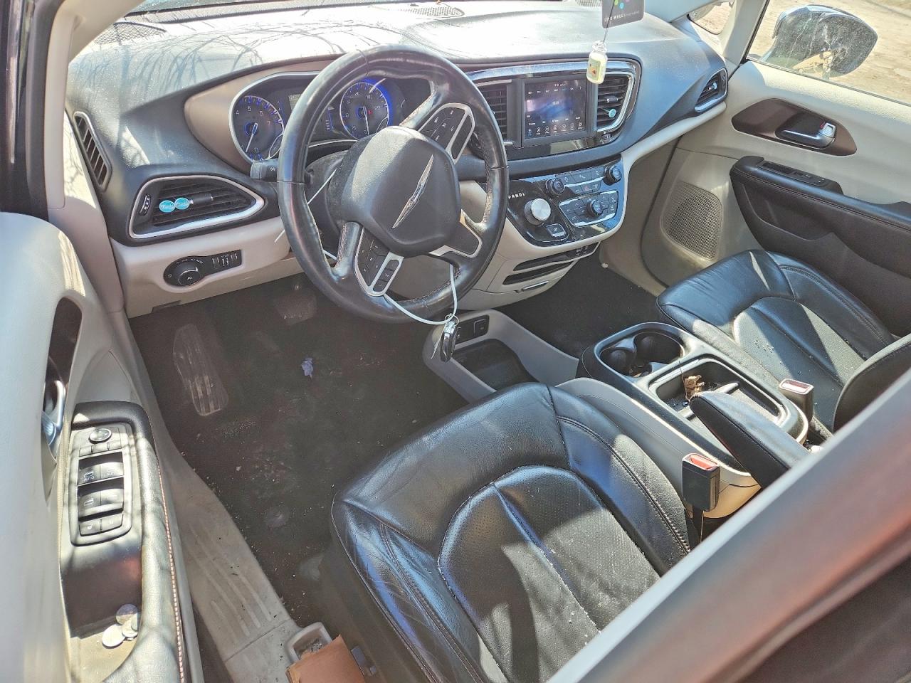 2019 CHRYSLER PACIFICA TOURING L photo 22
