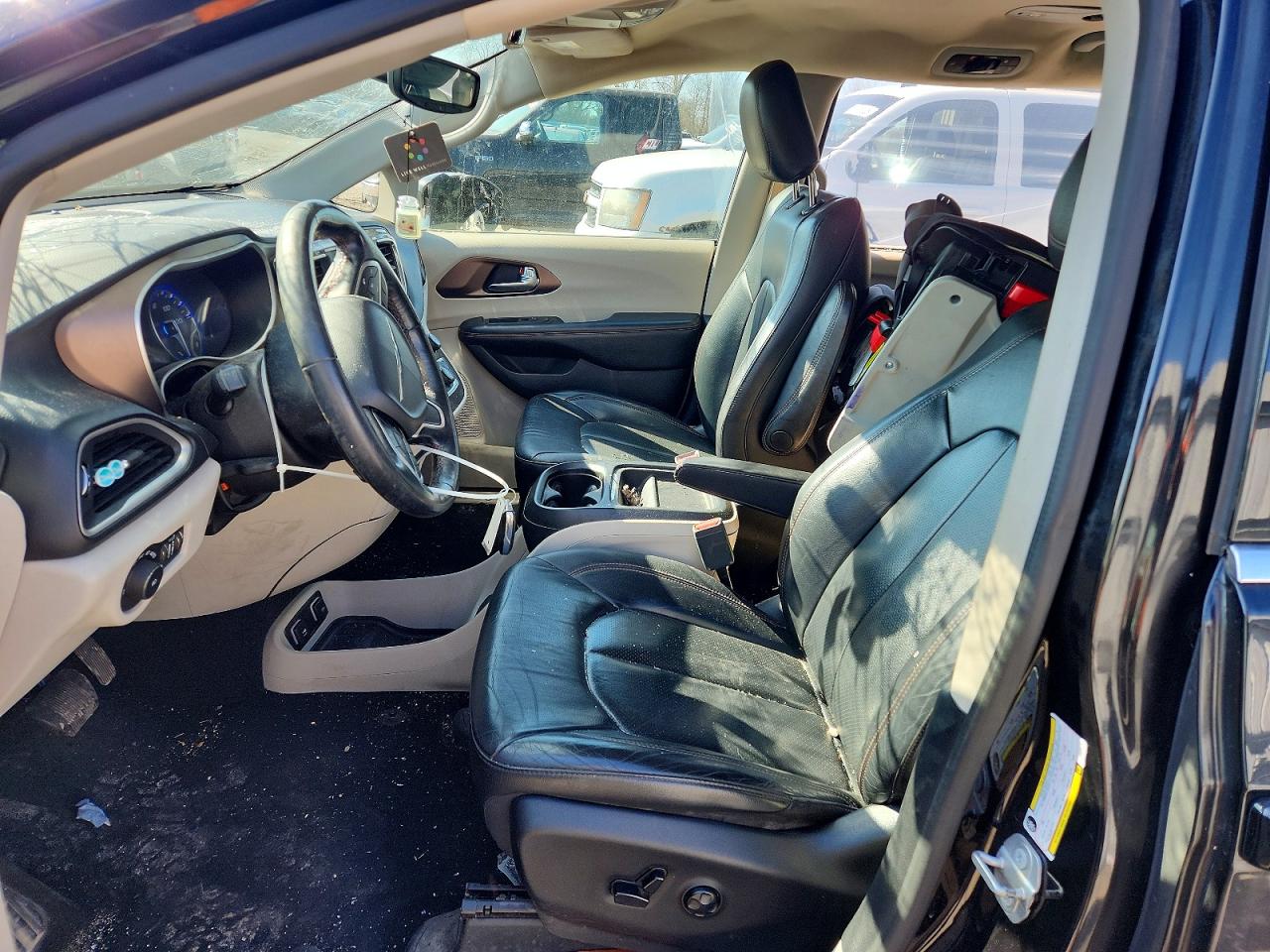 2019 CHRYSLER PACIFICA TOURING L photo 19