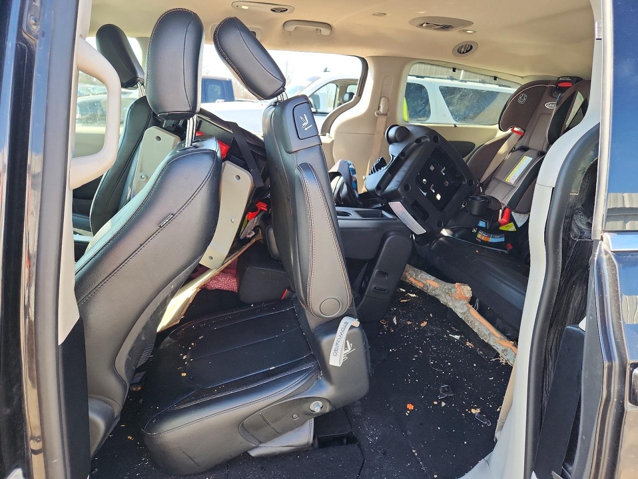 2019 CHRYSLER PACIFICA TOURING L photo 31
