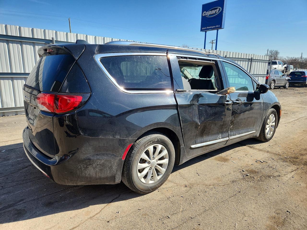 2019 CHRYSLER PACIFICA TOURING L photo 7