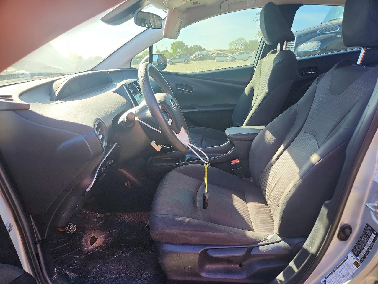 2018 TOYOTA PRIUS TWO photo 13