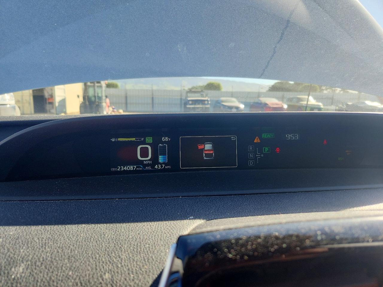 2018 TOYOTA PRIUS TWO photo 17