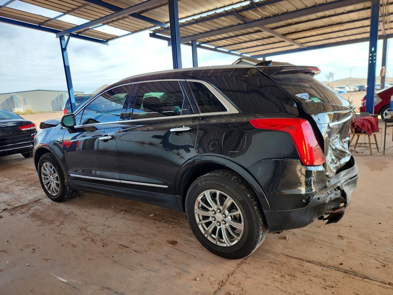 2018 CADILLAC XT5 LUXURY photo 2