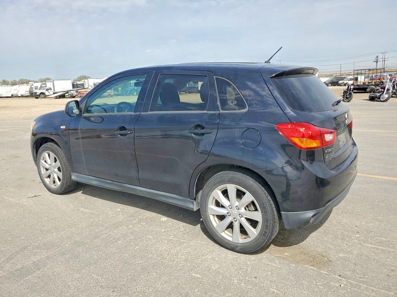 2014 MITSUBISHI OUTLANDER SPORT ES photo 2