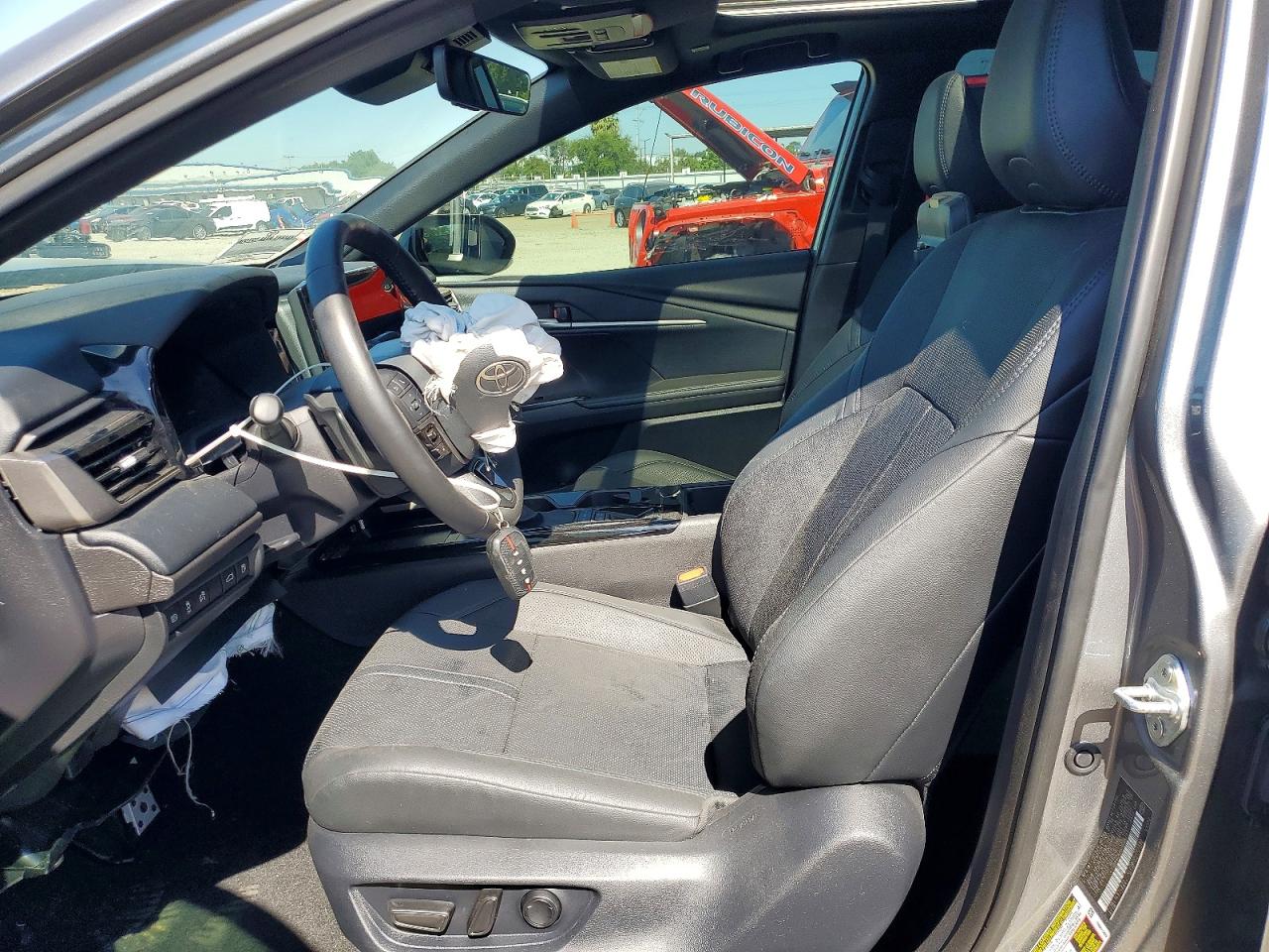 2025 TOYOTA CAMRY XSE photo 19
