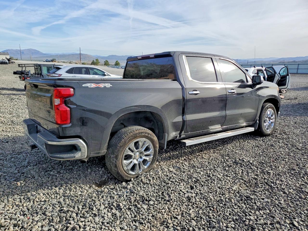 2023 CHEVROLET SILVERADO K1500 LTZ photo 3
