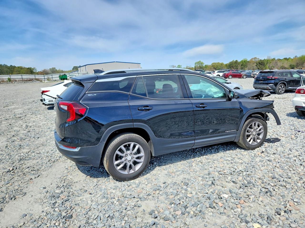 2024 GMC TERRAIN SLT photo 3