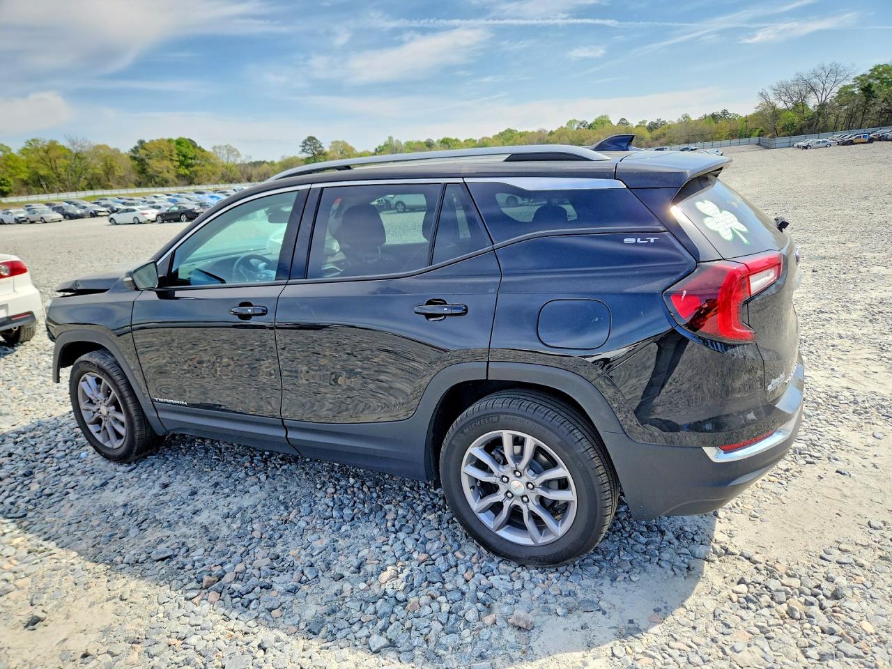2024 GMC TERRAIN SLT photo 2