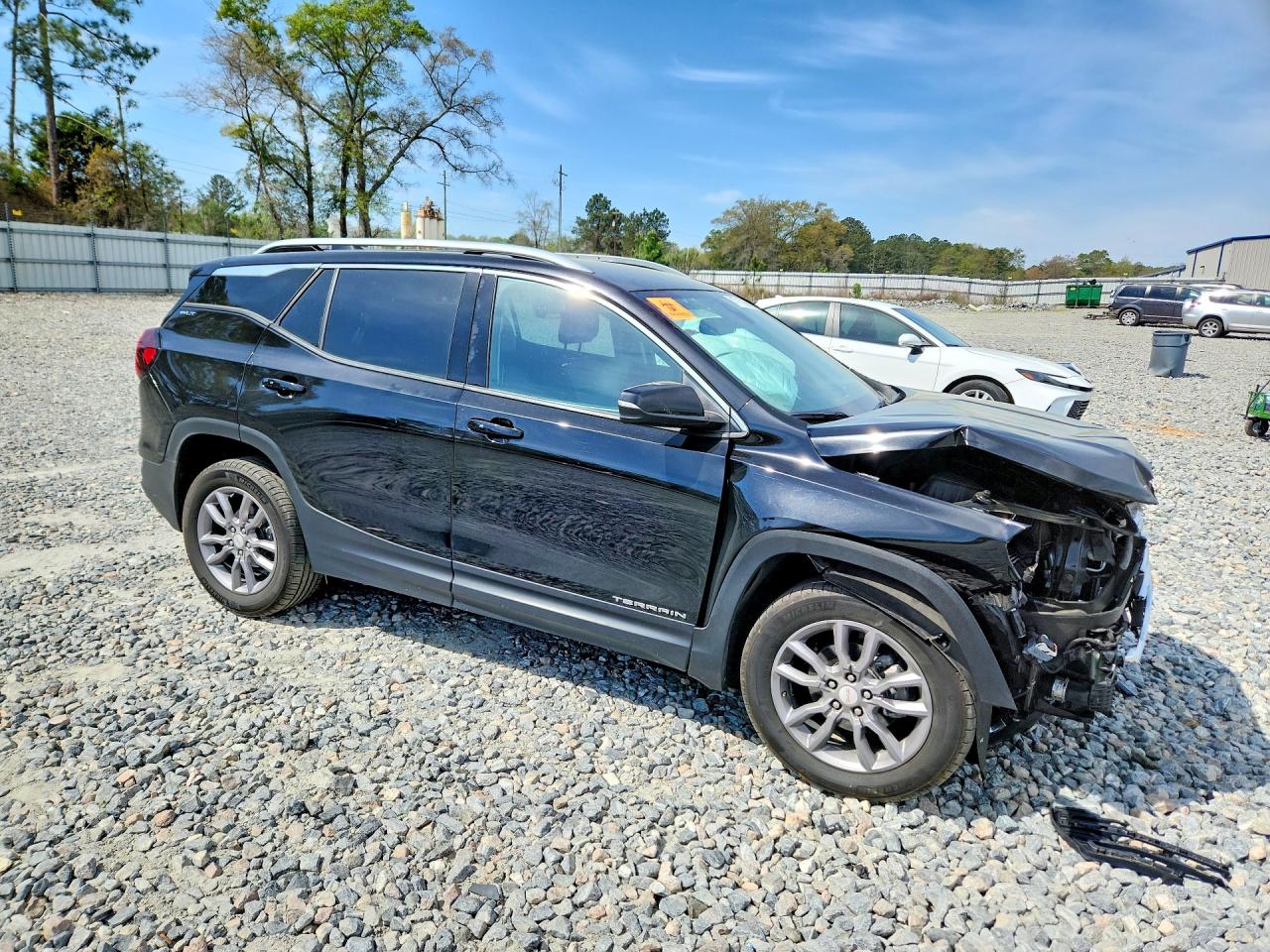 2024 GMC TERRAIN SLT photo 4