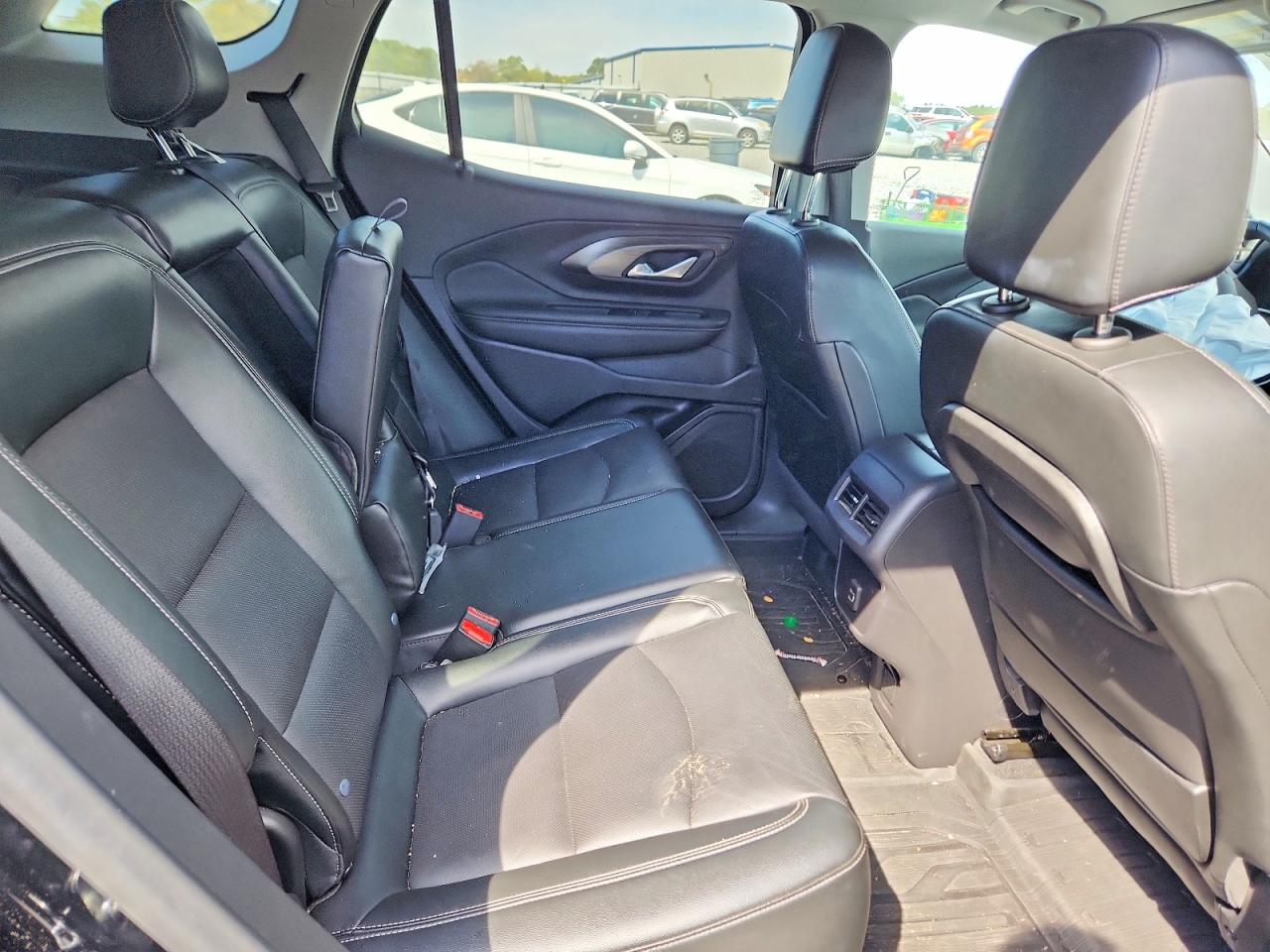 2024 GMC TERRAIN SLT photo 11