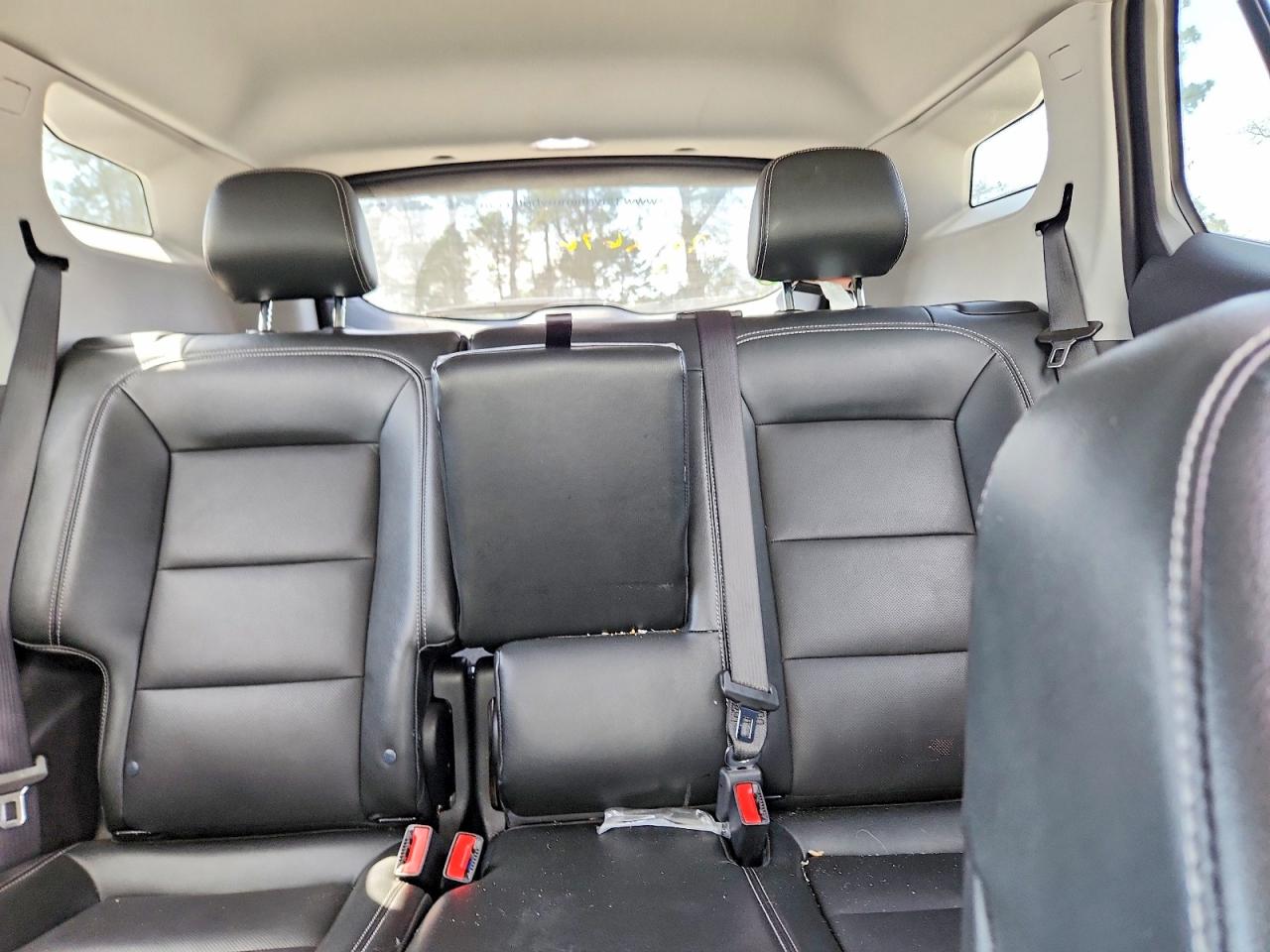 2024 GMC TERRAIN SLT photo 10