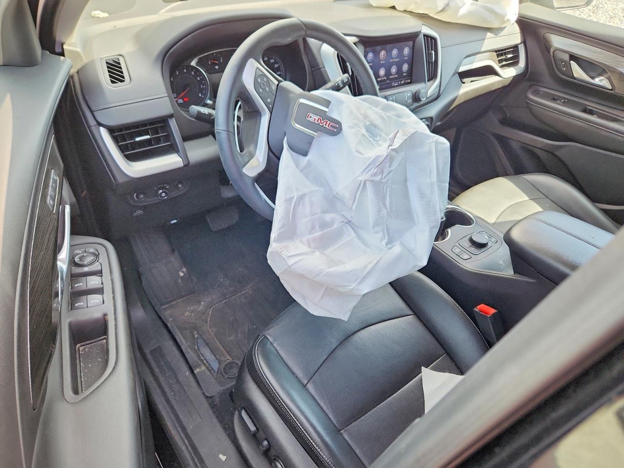 2024 GMC TERRAIN SLT photo 8