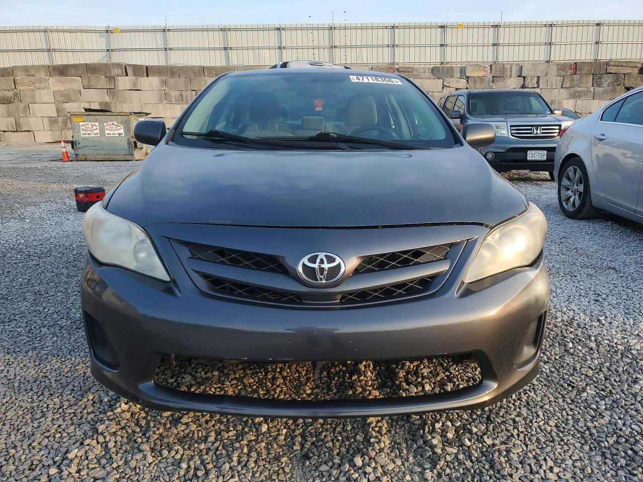 2011 TOYOTA COROLLA LE photo 5