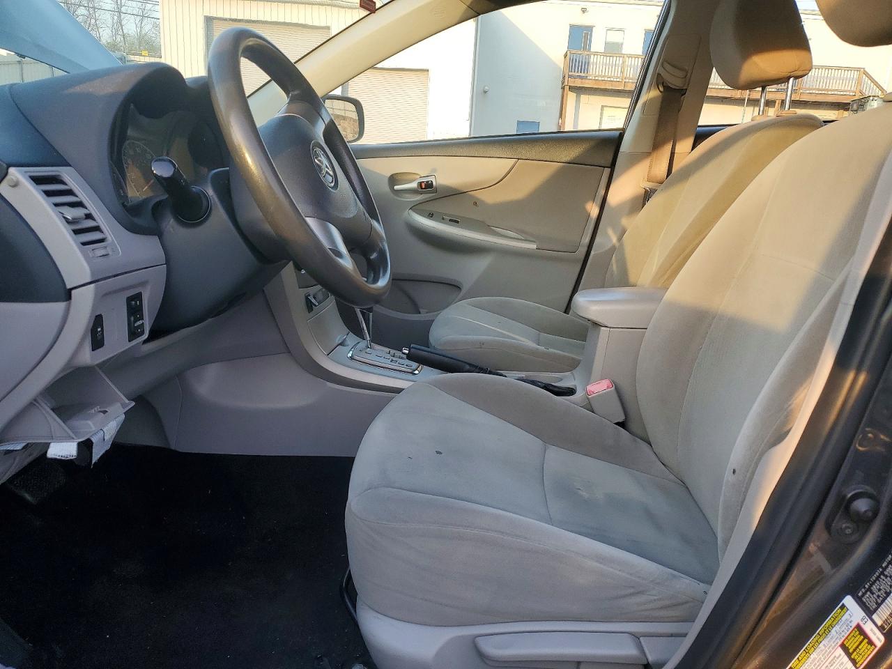 2011 TOYOTA COROLLA LE photo 7